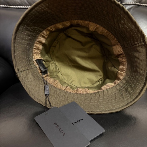 NEW UNISEX PRADA OLIVE GREEN RE-NYLON BUCKET HAT LOGO PLAQUE ONE SIZE - Picture 5 of 6